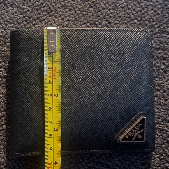 prada wallet - Picture 3 of 6